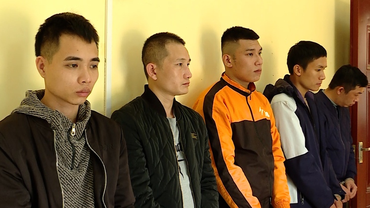 Khởi tố 5 người truyền bá hàng trăm clip đồi trụy thu lợi hàng chục tỉ đồng