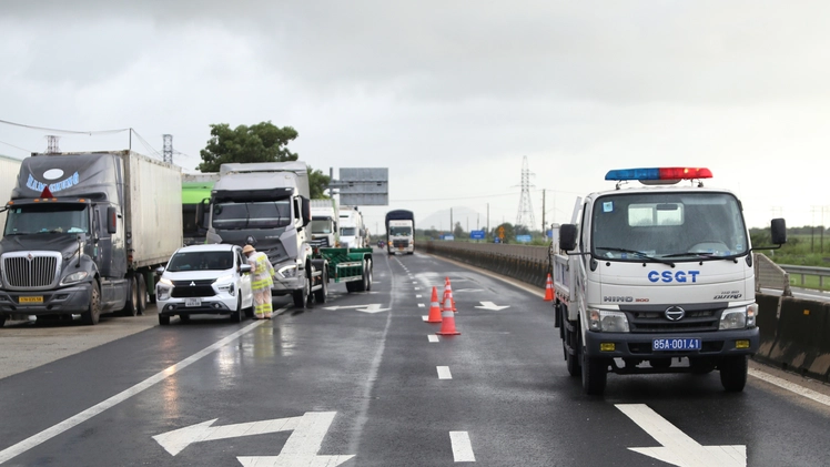 Hạn chế xe trên quốc lộ 1 từ Ninh Thuận cũ ra Cam Ranh do ảnh hưởng ngập lụt
