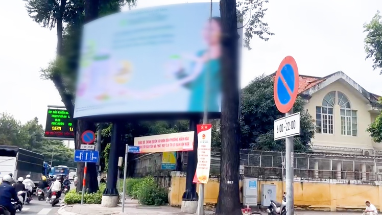 Bảng quảng cáo bủa vây, di tích lịch sử Viện Pasteur TP.HCM 134 năm tuổi 'kêu cứu'