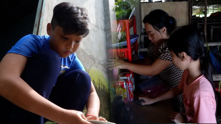 Ước mơ của 2 đứa trẻ mồ côi cha