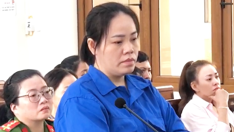 Đang xét xử người phụ nữ đầu độc chồng và 3 cháu ruột bằng xyanua