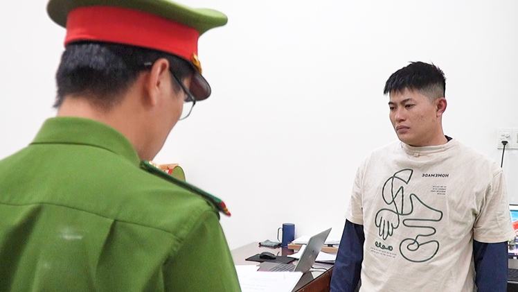 Bắt khẩn cấp người cha ôm hai con nhảy cầu khiến một bé tử vong