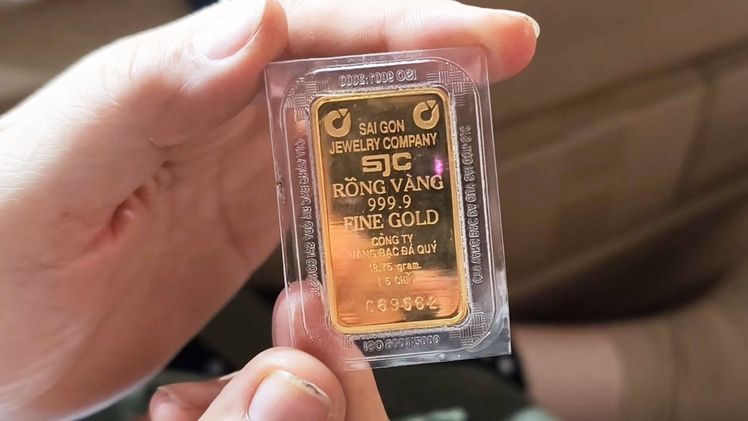 Tìm chủ nhân miếng vàng 5 chỉ để quên trong bịch quần áo hỗ trợ vùng lũ