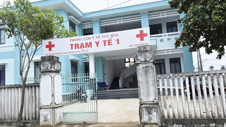 Trưởng trạm y tế phản hồi vụ mẹ và em bé mới sinh 'bị từ chối' khi xin tránh lũ