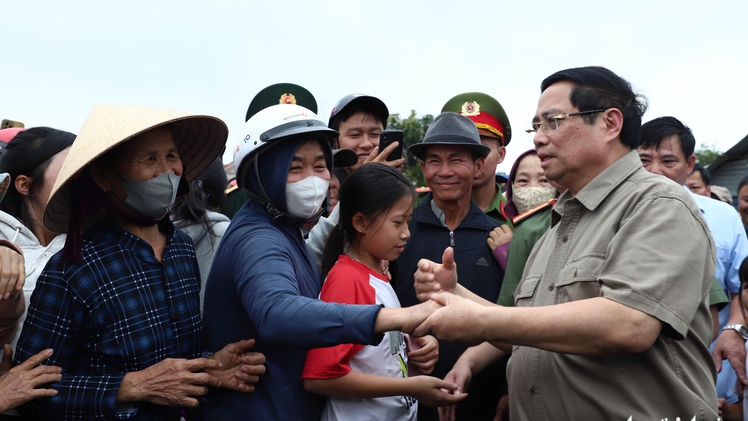 Thủ tướng Phạm Minh Chính thăm vùng lũ Tây Hòa và Hòa Thịnh