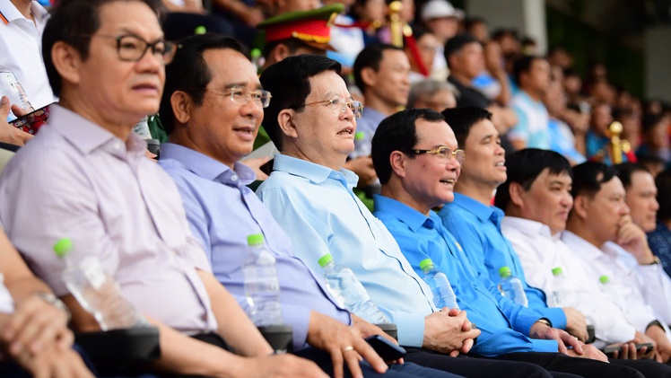 Phó thủ tướng Mai Văn Chính dự Lễ bế mạc Giải bóng đá công nhân, viên chức Việt Nam 2025