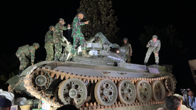 Mỹ dỡ bỏ cấm vận quốc phòng với Campuchia