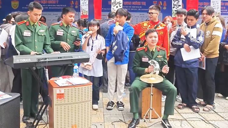 Nhiều chuyên gia đề xuất tư vấn tuyển sinh, hướng nghiệp từ sớm cho học sinh