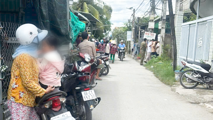 Ba người chết trong phòng trọ nồng nặc mùi xăng, công an đang điều tra