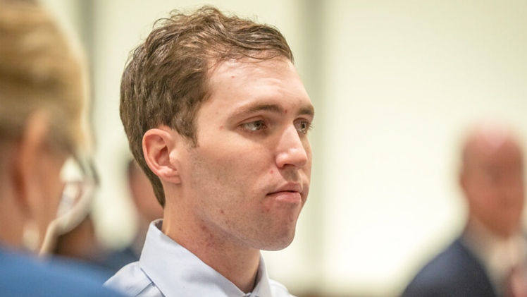 Nghi phạm ám sát ông Charlie Kirk ra tòa, bị truy tố 7 tội danh