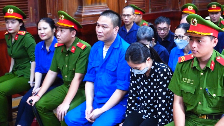 Vụ AIC tại TP.HCM: Phạt bà Nguyễn Thị Thanh Nhàn 8 năm tù, ông Lê Hồng Sơn hưởng án treo