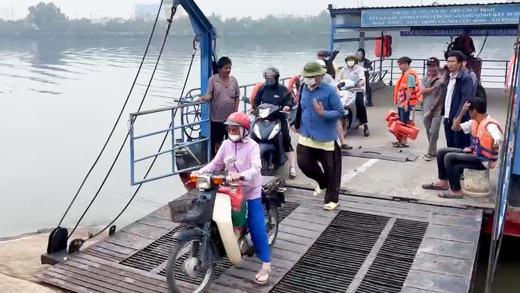 Phà Bình Quới 'hồi sinh' sau một năm dừng hoạt động