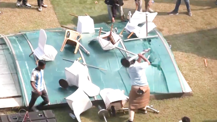 Hỗn loạn trong buổi mở đầu chuyến du đấu của Messi tại Ấn Độ