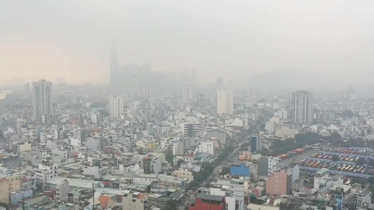 Lớp mù bao phủ khu vực trung tâm TP.HCM sáng 17-12