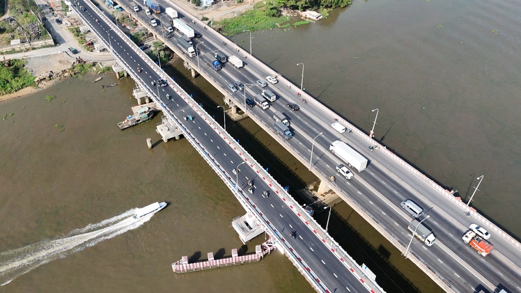 Ngắm cầu Bình Phước 1 trong ngày chính thức thông xe sau khi nâng cao 1,25m