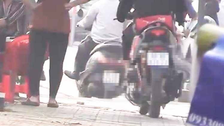 Ghi hình, 'phạt nguội' hơn 100 xe máy leo vỉa hè 2 tuyến đường ở Gò Vấp