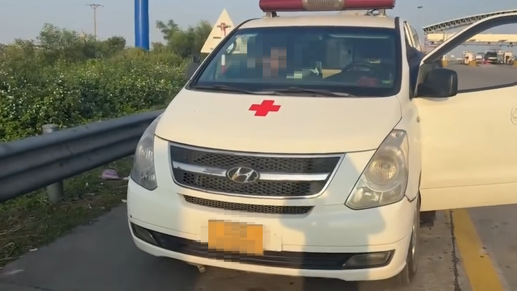 Lập biên bản ô tô chở hàng lắp thiết bị phát tín hiệu ưu tiên của xe cấp cứu