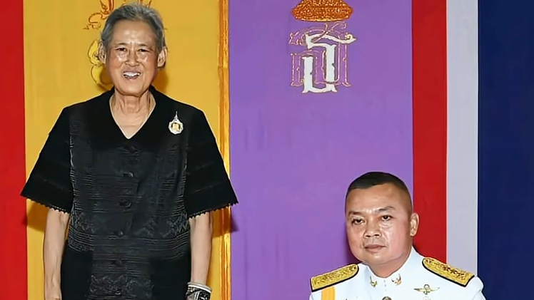 Quốc vương Thái Lan phong hàm đại tướng cho tướng Boonsin, cựu tư lệnh Quân khu 2