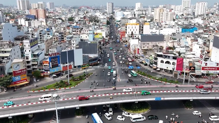 TP.HCM sẽ thử nghiệm các dịch vụ drone cứu hộ, giao hàng, ô tô bay