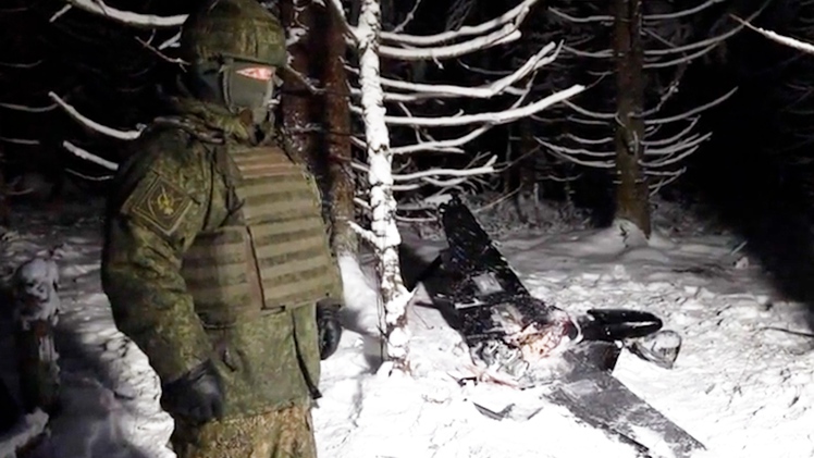 Nga công bố hình ảnh chiếc drone tấn công dinh thự của Tổng thống Putin, triển khai tên lửa Oreshnik để trả đũa