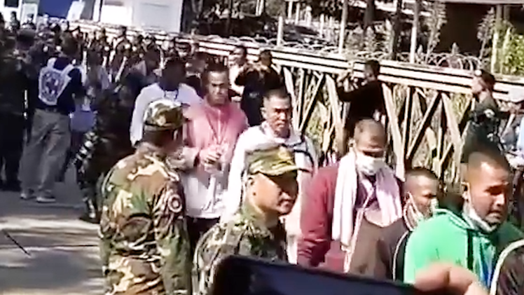 Video 18 binh sĩ Campuchia bị bắt được Thái Lan trả tự do