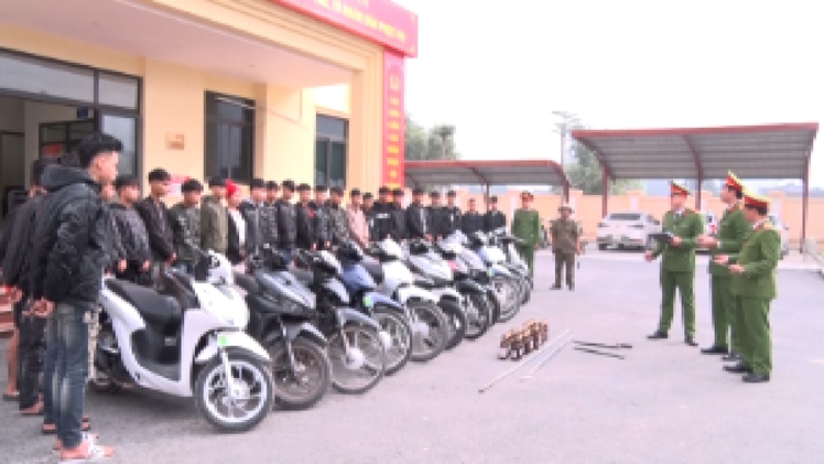 Xử lý 27 thanh thiếu niên mang hung khí đi hỗn chiến giữa đêm khuya