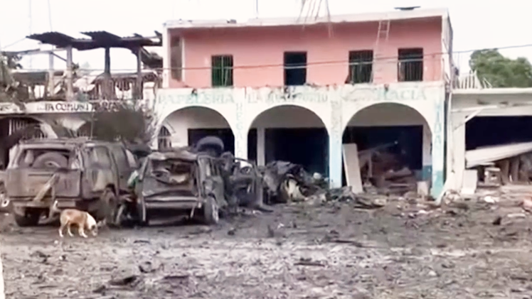 Đánh bom trong xe ô tô trước đồn cảnh sát Mexico làm 5 người chết trong đó có 3 cảnh sát