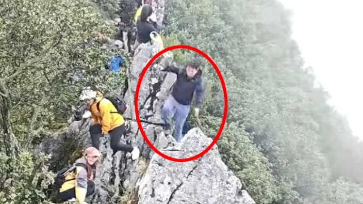 Phượt thủ rơi từ độ cao hàng chục mét vì cố vượt lên để nhắc mọi người cẩn thận