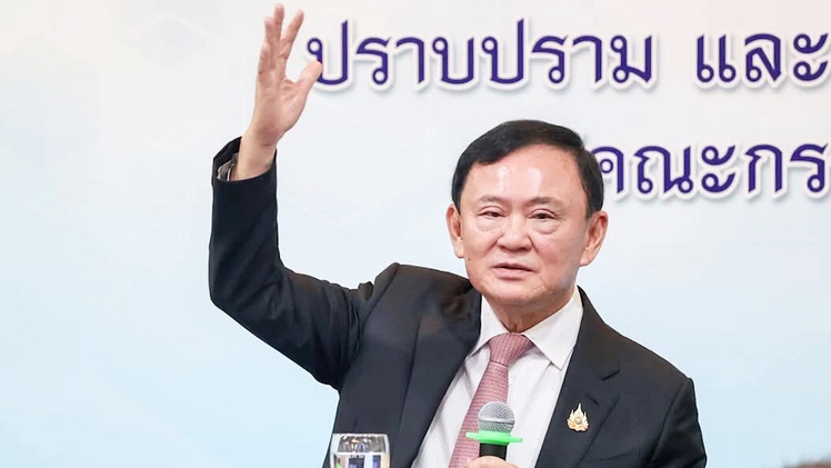 Ông Thaksin giảng bài về trấn áp ma túy, dập tắt tin đồn trốn khỏi Thái Lan