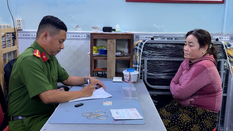 Bắt người phụ nữ từ Cà Mau đến An Giang trộm vàng