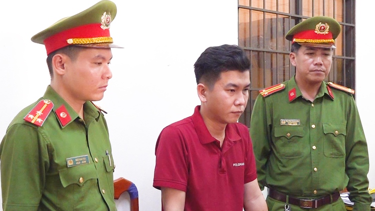 Bắt hai cha con ‘vẽ’ dự án thu lời 100 tỉ đồng, lừa người phụ nữ góp vốn 10 tỉ đồng