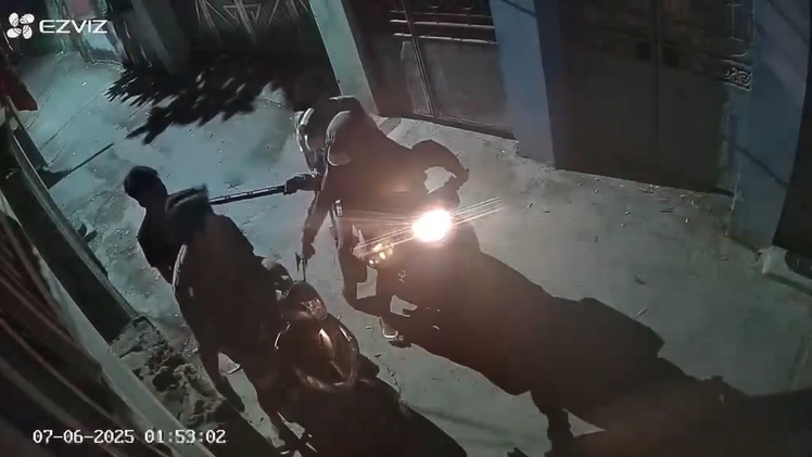 Điều tra vụ 3 người bịt mặt chĩa kiếm đe dọa cướp tài sản 2 thanh niên đi xé máy