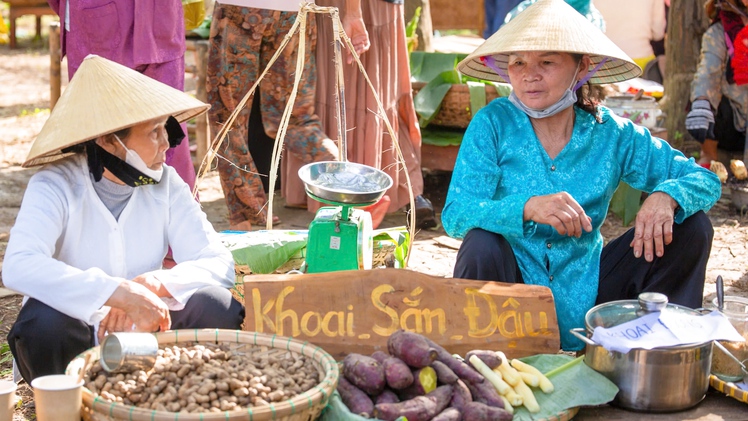 Độc đáo phiên chợ quê như 'thời bao cấp' ở Hội An