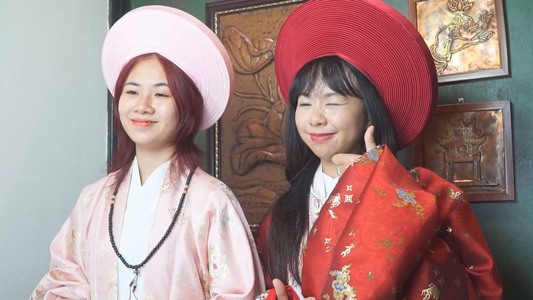 Góc nhìn trưa nay | Trào lưu chụp ảnh cổ phục lấy ngay lên ngôi nhờ độc lạ