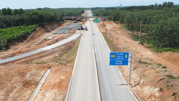 Tiến độ cao tốc Vạn Ninh - Cam Lộ nối Quảng Bình và Quảng Trị trước ngày sáp nhập tỉnh