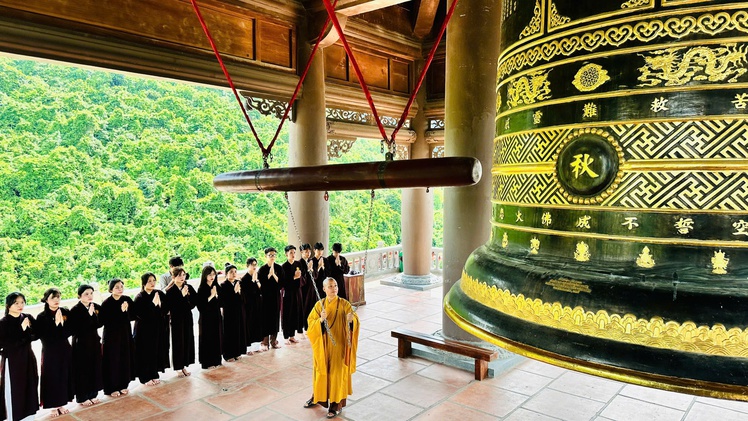 Tiếng chuông cầu quốc thái dân an đã ngân vang khắp các chùa trên cả nước