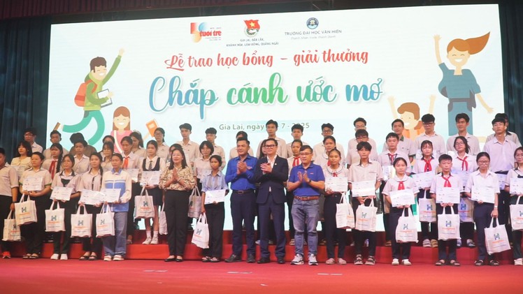 Thắp sáng ước mơ cho những khát khao học tập