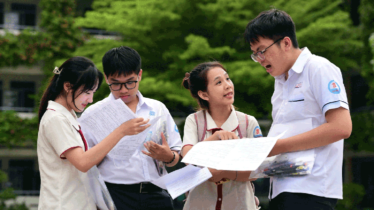 Ngày hội giải đáp thắc mắc nguyện vọng xét tuyển đại học 2025 tại Hà Nội, TP.HCM