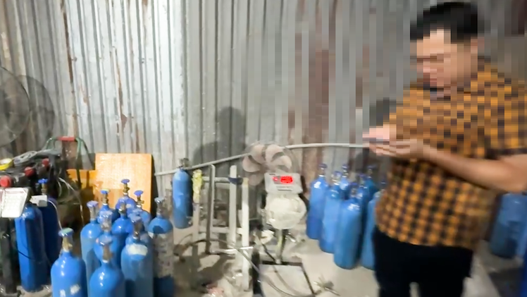 Bên trong kho hàng của đường dây mua bán bóng cười trăm tỉ vừa bị Công an TP.HCM triệt phá
