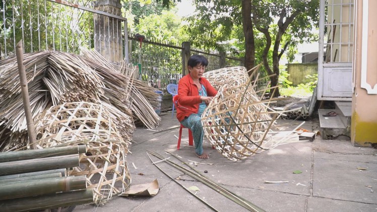 Góc nhìn trưa nay: Giữ nghề đan giỏ trạc giữa lòng phố thị