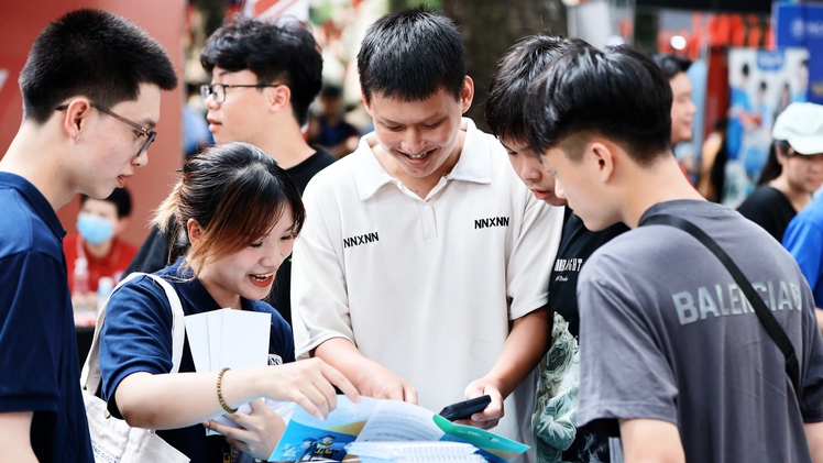 Sôi động Ngày hội lựa chọn nguyện vọng xét tuyển 2025 tại Hà Nội