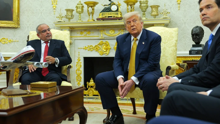Bất ngờ với Phòng Bầu dục mạ vàng xa hoa thời ông Trump