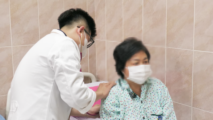 Người phụ nữ bị suy thận mạn vì dùng thuốc giảm đau, kháng viêm suốt 24 năm