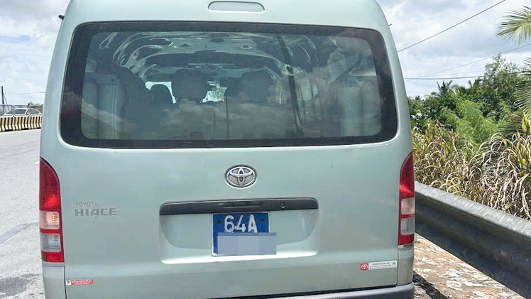 Xử phạt tài xế xe biển xanh đi vào làn khẩn cấp cao tốc TP.HCM - Trung Lương