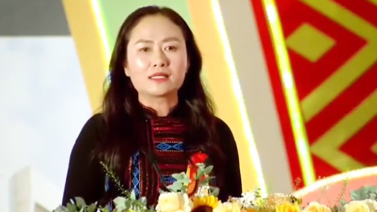Bài phát biểu không nhìn giấy gây 'bão' mạng của nữ bí thư xã trong lễ công bố sáp nhập tỉnh Đắk Lắk và Phú Yên