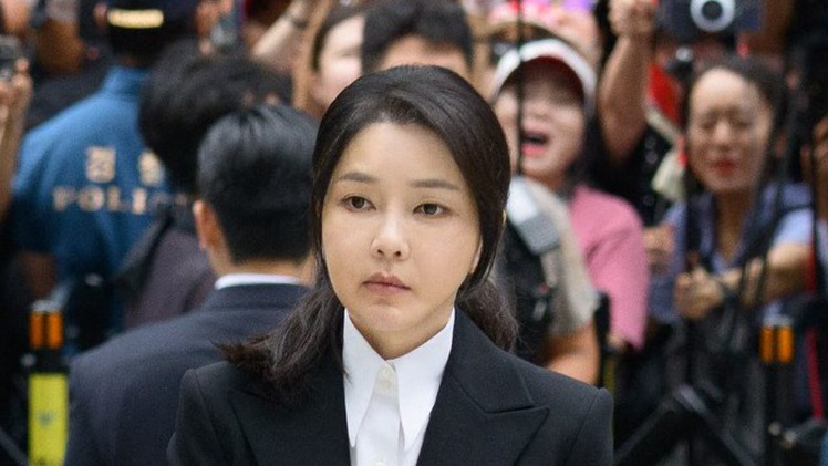Cựu đệ nhất phu nhân Hàn Quốc Kim Keon Hee bị tạm giam với cáo buộc nhận hối lộ