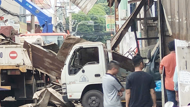 Nổ tại công ty sản xuất kính ở phường Tân Sơn Nhì, công an đang điều tra