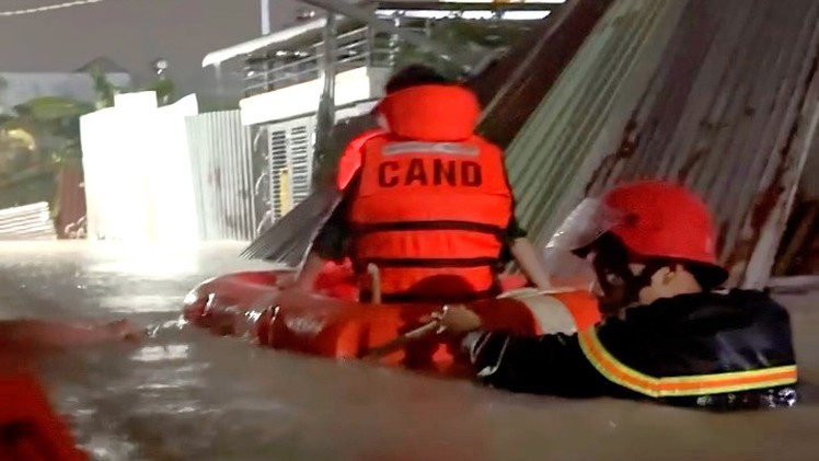 Video nhiều tuyến đường, khu dân cư ở Đồng Nai ngập lụt sau mưa lớn