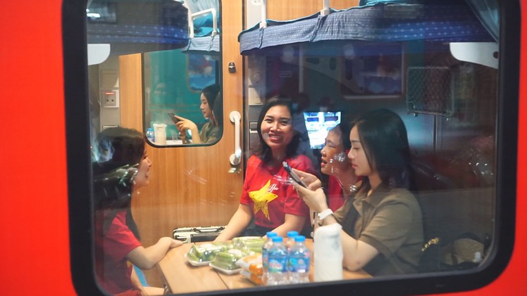 Góc nhìn trưa nay | Thú vị trải nghiệm đoàn tàu 'sang chảnh' tuyến Hà Nội - Đồng Hới