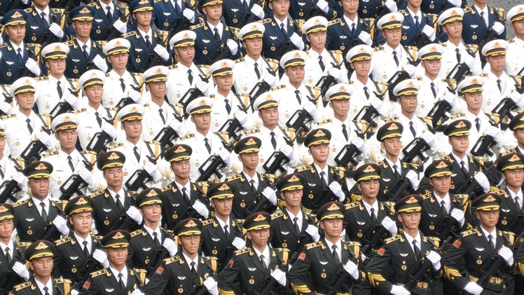 Ngắm quân nhân Trung Quốc, Nga, Lào, Campuchia diễu binh tại Quảng trường Ba Đình